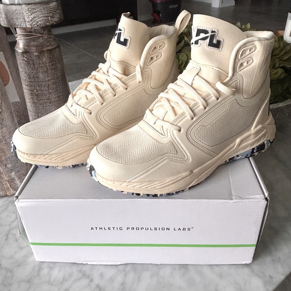 New In Box - APL TechLoom Defender Vanilla/Midnight/Ice Blue - Size 8 - Unisex